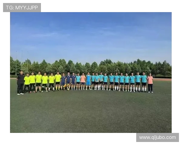 足球传奇齐聚一堂合影留念展现无尽荣耀与友谊的瞬间