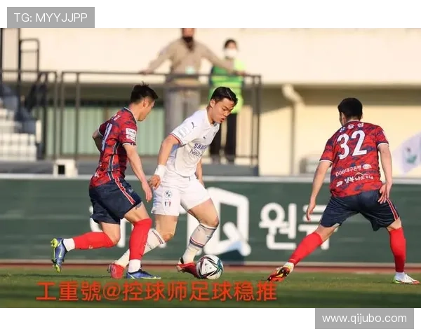 上海足球队默契配合的秘密与战术分析探讨