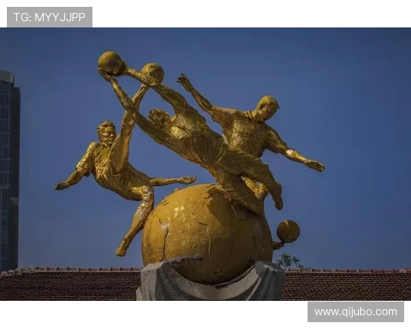 公园内足球明星雕塑的艺术魅力与运动精神完美结合的视觉盛宴