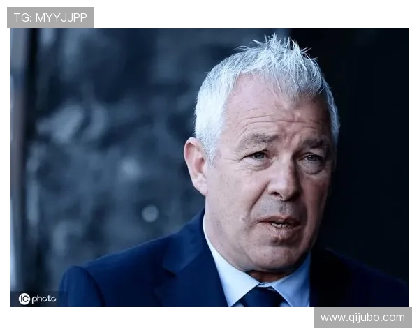 足球明星在新闻发布会上突发咳嗽引发媒体关注健康状况与比赛表现的讨论 足球明星在新闻发布会上突发咳嗽引发媒体关注健康状况与比赛表现的讨论